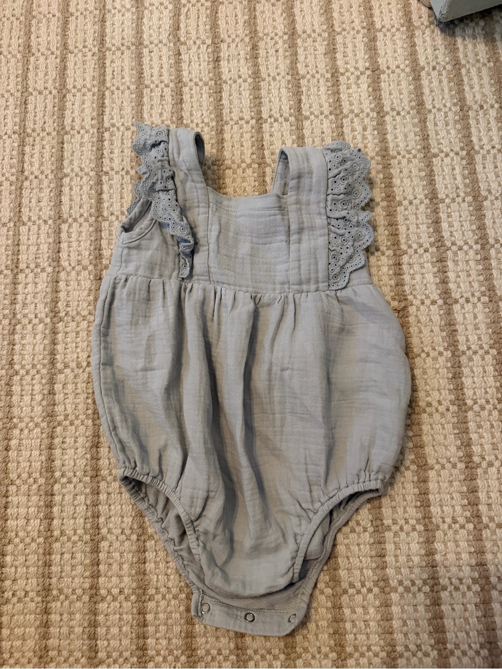 Quincy Mae Light Gray Ruffle-Sleeve One-Piece Bodysuit